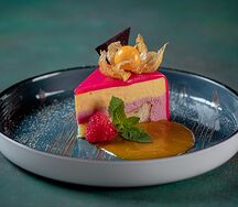 Пирожное Манго-малина