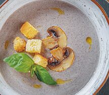 Крем-суп из белых грибов с шампиньонами и гренками