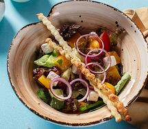 Греческий салат с парижской фетой