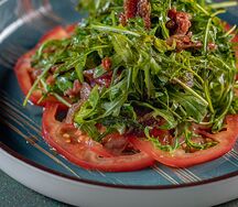 Салат с вяленой говяжьей вырезкой