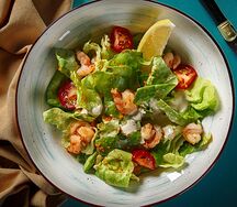 Салат Легкий с креветками и икрой летучей рыбы