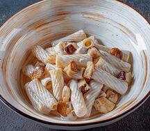 Тортильони с куриной грудкой и белыми грибами