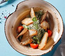 Салат Цезарь с курицей