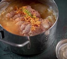 Щи кислые с утиной грудкой и сметаной