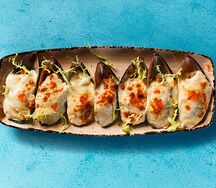 Мидии гратен с французским соусом бешамель и красной икрой