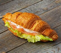 Фреш-круассан с красной рыбой