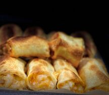 Креветки тигровые, соус спайси, сыр гауда