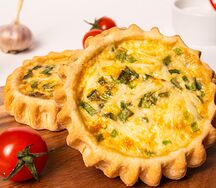 Перепечи с зеленым луком и яйцом