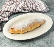 Рогалик с чёрной смородиной