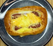 Хачапури Сосиска с сыром