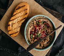 Паштет из куриной печени с чатни из сливы