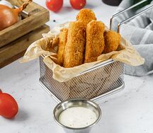 Сыр жареный с соусом цахтон