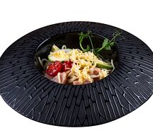 Паста с лососем и овощами
