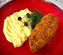 Котлета по-киевски с картофельным пюре
