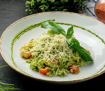 Ризотто с цукини, креветками и соусом песто