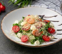 Салат с рукколой и креветками