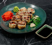 Теплый ролл с угрем