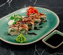 Дракон с угрем и крабом