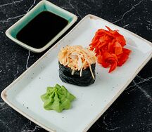 Гункан с крабом