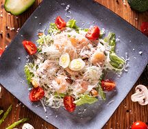 Салат Цезарь с курицей