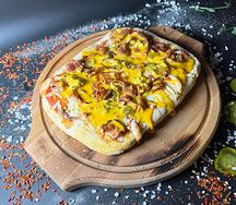 Римская пицца с беконом BBQ, чеддером и релишем 
