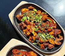 Горячая сковородка со свининой