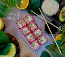 Фирменные роллы Калифорния Креветка