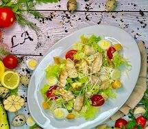 Салат Цезарь с курицей