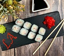 Классические роллы с крабом