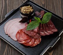 Мясная тарелка