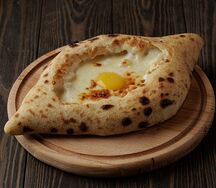 Хачапури по-аджарски мясной