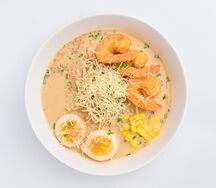 Сырный рамен с креветками
