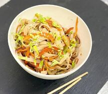 Вок с лососем и соусом терияки