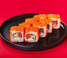 Ролл с гребешком и лососем