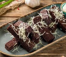 Гренки из бородинского хлеба с сырным соусом