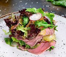 Салат из телятины в медово-горчичном соусе