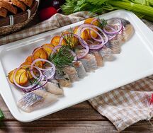 Сельдь с отварным картофелем 