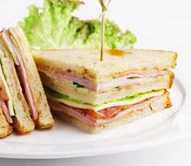 Двойной сэндвич с ветчиной и курицей