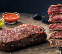 Стейк из cвинoй шейки на углях