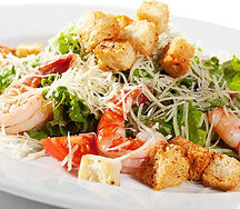 Салат цезарь с креветками