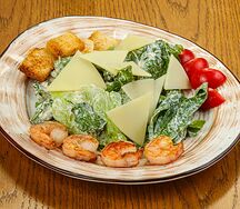 Салат Цезарь с креветками