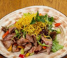 Салат с ростбифом в тайском стиле