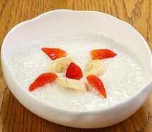 Каша рисовая с ягодами