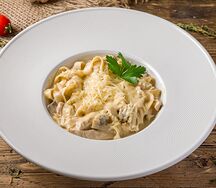 Феттуччине с грибами и курицей