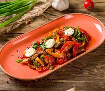 Тёплый салат с говяжьей вырезкой в соусе унаги