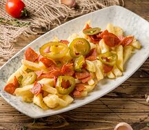 Картофель фри с пепперони и халапеньо