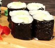 Маки ролл с огурцом