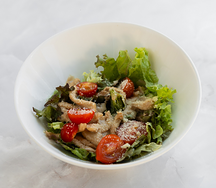 Салат с курицей и помидорами черри