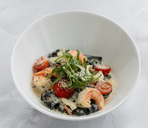 Паста с креветками и кальмарами