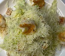Салат Цезарь с креветками